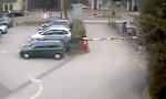 Funny Video : Schranke schwingt Amok