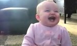 Funny Video : Mitreissende Babylache