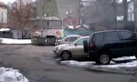 Funny Video : Fußgängerin im Glück