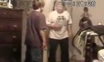 Lustiges Video : Wenn der Vater beim Tanzen stört...