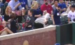 Funny Video : Kleiner Großer Charmeur beim Baseball