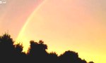 Lustiges Video : Regenbogen-Gewitter