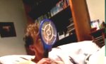 Lustiges Video : Zunge im Fliegen-Zapper