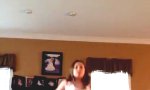 Lustiges Video : Workout im Wohnzimmer