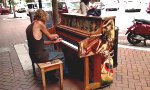 Obdachloser am Piano