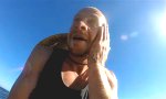 Funny Video : Hammerhai attackiert Kajakfahrer