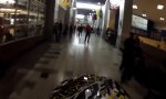 Funny Video : Mit dem Dirtbike durch die Schule