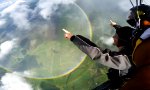 Fallschirmsprung in einen Doppelregenbogen