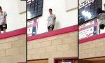 Funny Video - Kleiner Stunt in der Sporthalle