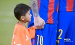 Lustiges Video : Knirps kann sich nicht von Messi trennen