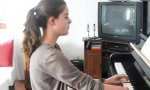 Lustiges Video : Pianistin mit Handicap