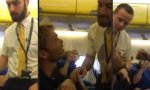 Funny Video - Franzose wird von Flugbegleitern massiv genötigt!!!!