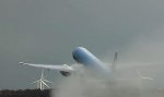 Funny Video : Blitz trifft Boeing 777
