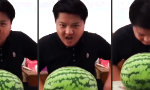 Funny Video - Melonen-Headbutt