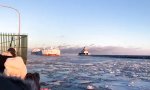 Eisiger Hafeneinlauf
