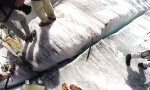 Lustiges Video - Gletscherspalte schluckt Eispickel