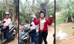 Movie : Mit dem Roller über den Fluss
