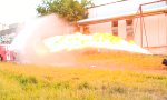 Funny Video : Wasserwerfer vs. Flammenwerfer