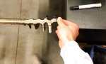 Lustiges Video - Mit ungeschliffenen schlüsseln spielen