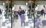 Funny Video : Der Junge hat sein Umfeld im Blick wie ein Adler