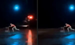 Lustiges Video - Bei rot über die Ampel