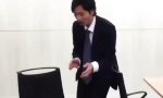 Lustiges Video : Stühlerücken per Geisterhand