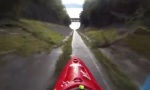 Lustiges Video : Mit dem Kayak im Abflusskanal