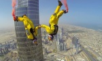 Basejump vom höchsten Gebäude der Welt